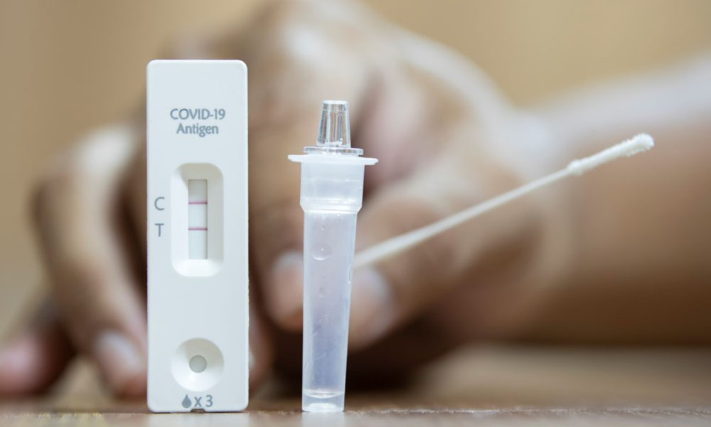 Ξεκίνησε η διάθεση των δωρεάν self-test για μαθητές και εμβολιασμένους εκπαιδευτικούς