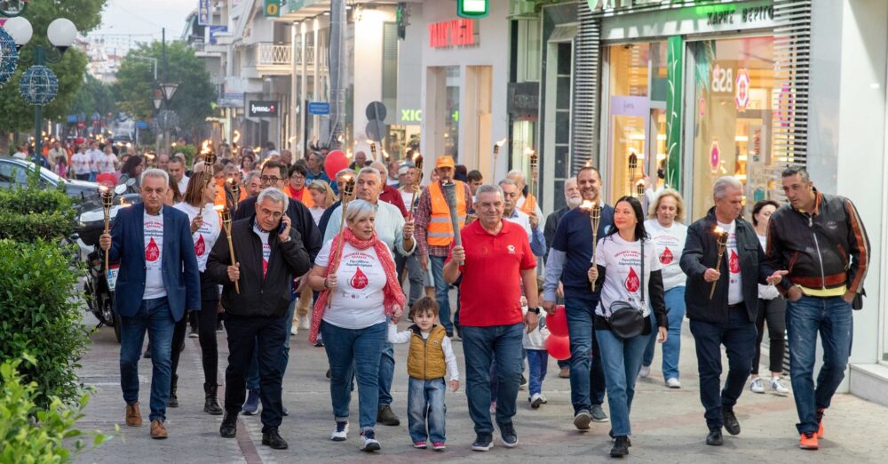 ΔΗΜΟΣ ΙΛΙΟΥ: ΤΗ ΦΛΟΓΑ ΤΗΣ ΑΓΑΠΗΣ ΑΝΑΨΑΝ ΟΙ ΠΟΛΙΤΕΣ