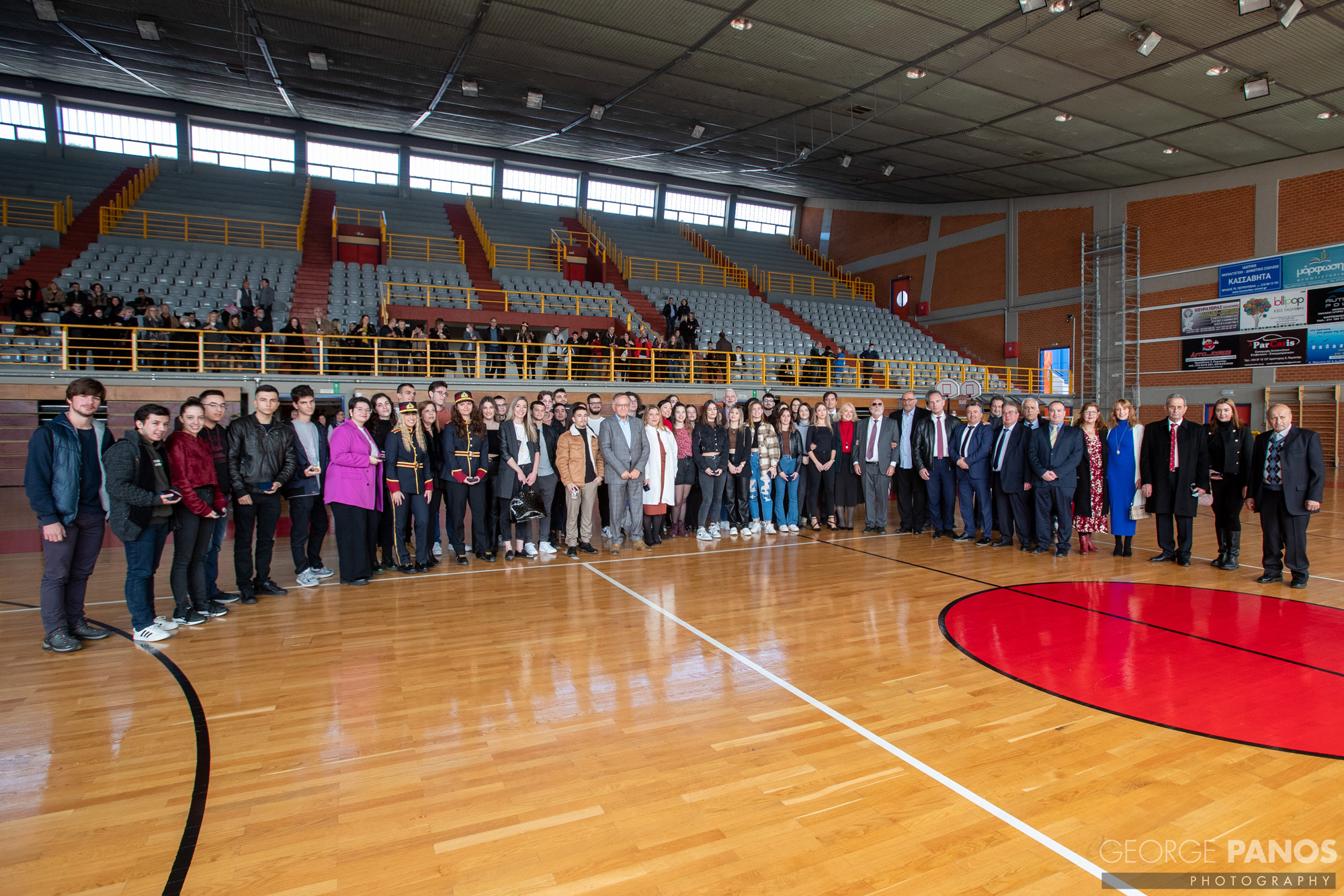 Ο ΔΗΜΟΣ ΠΕΤΡΟΥΠΟΛΗΣ ΒΡΑΒΕΥΣΕ ΤΟΥΣ ΕΠΙΤΥΧΟΝΤΕΣ ΜΑΘΗΤΕΣ ΤΟΥ